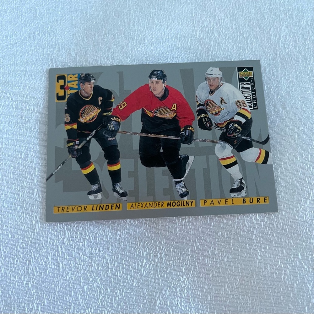 333 Alexander Mogilny Hockey Trading Card with Players